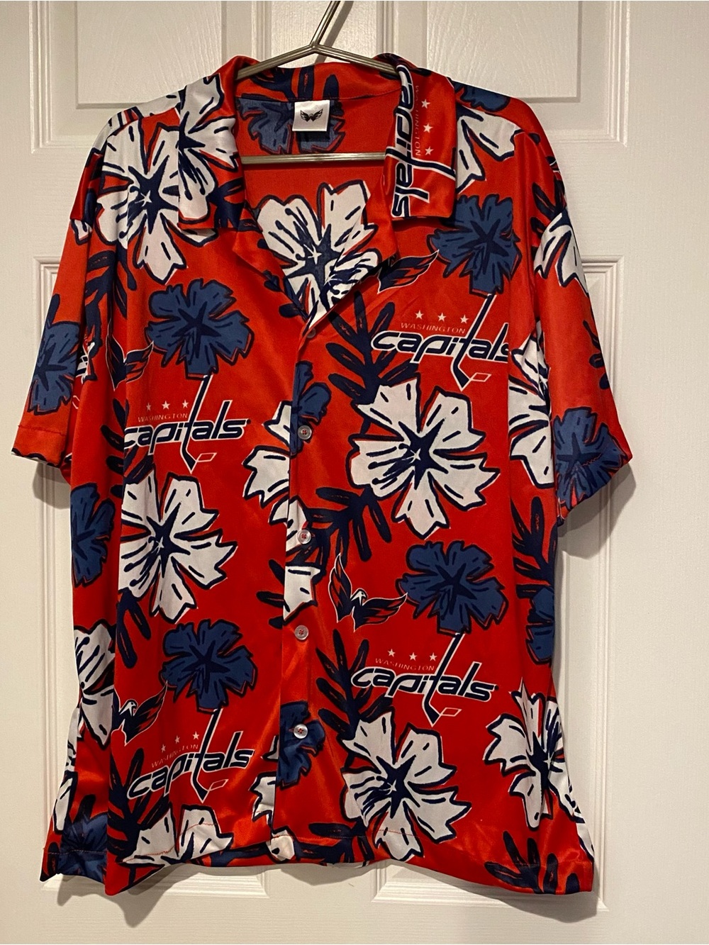 Washington Capitals Hawaiian Men's XL Red & Blue Floral Button-Up Shirt